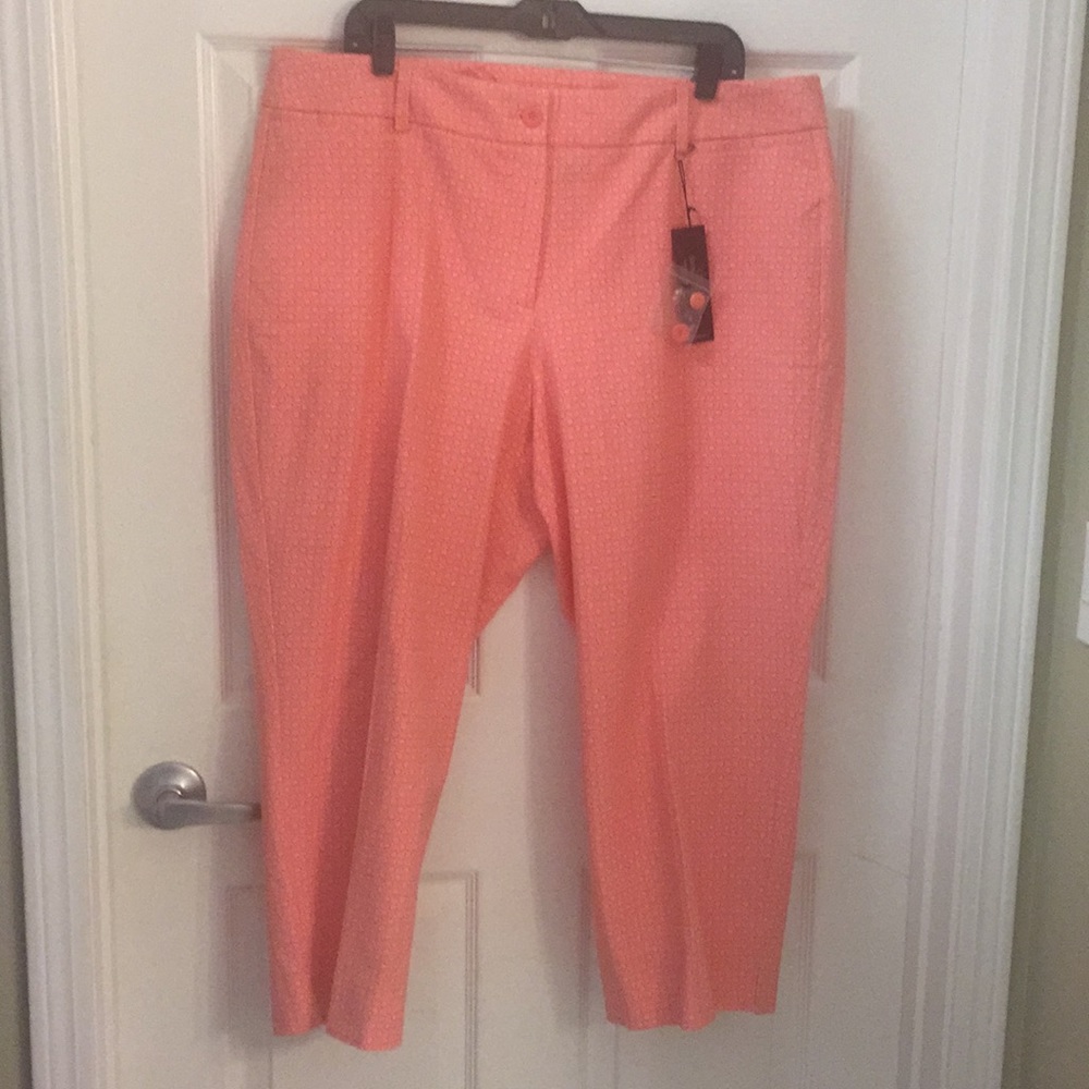 (NWT)  Size 20 Lena Cropped Pants by Lane Bryant